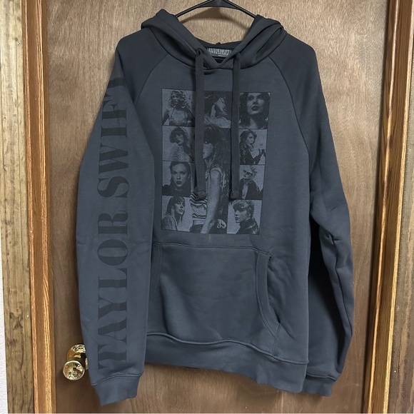 New Taylor Swift The Eras Tour Black Pullover Hoodie Sweatshirt Medium